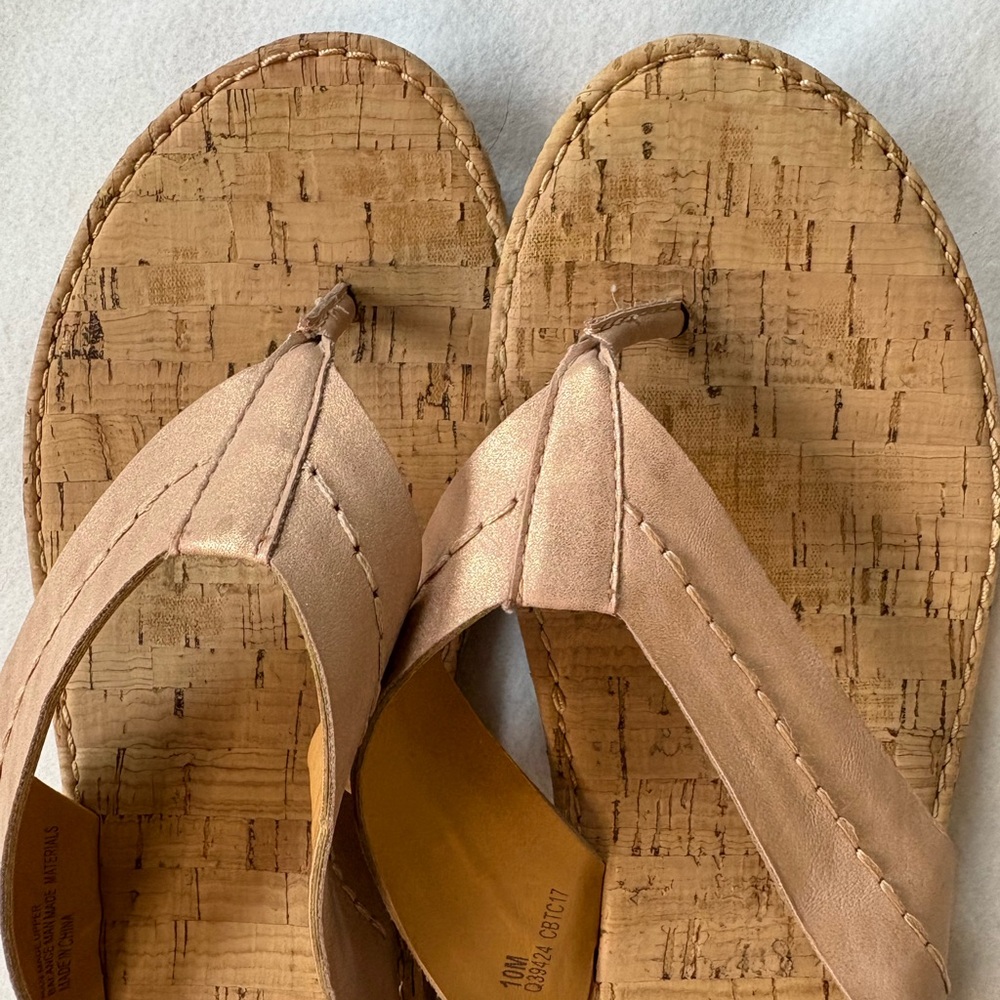 KORKS Flip Flops  Womens Sz 10 Rose Gold Metallic Slip On Sandals - Picture 4 of 6